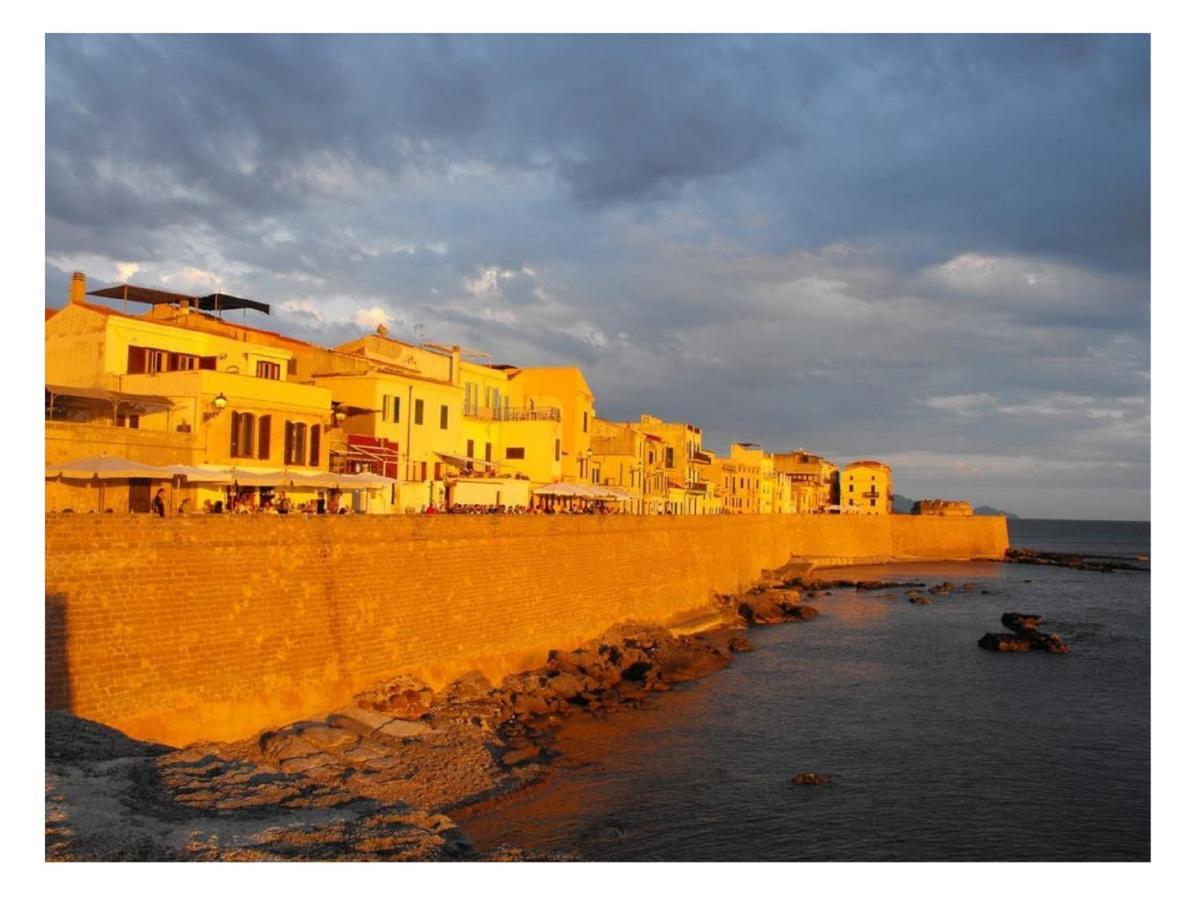 Appartamento In Centro Fronte Spiaggia Del Lido Con Terrazza Vista Mare E Wi-Fi Alghero Exterior photo